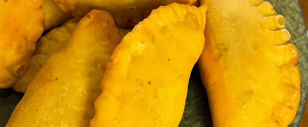 Empanadas fritas de mariscos de Distribuidora Rapa-Nui