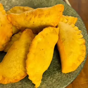 Empanadas fritas de mariscos de Distribuidora Rapa-Nui